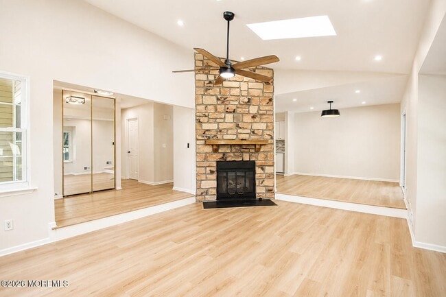 Building Photo - 99 Oak Ln