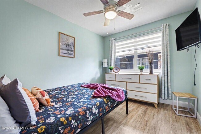 Building Photo - 719 S Shores Rd