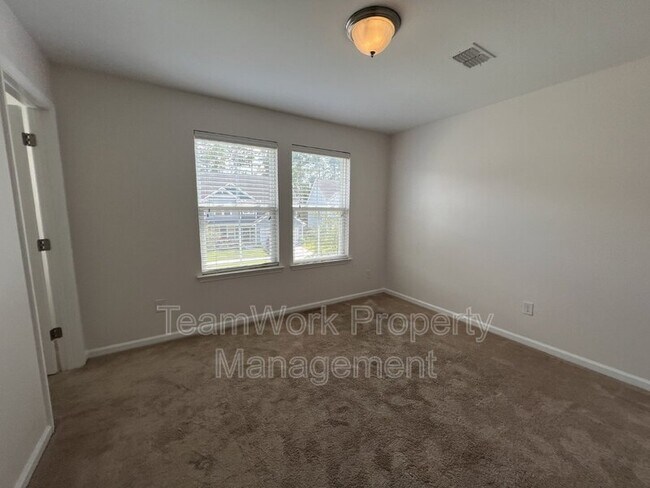 Building Photo - 162 Basket Grass Ln