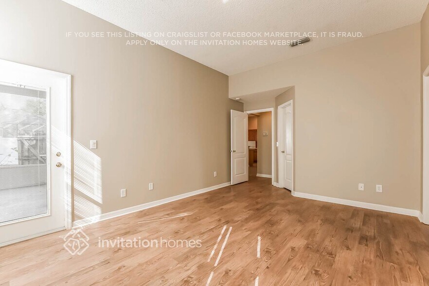 Building Photo - 400 Oak Springs Ct