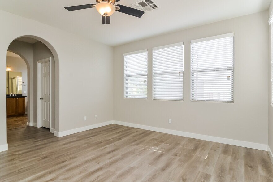 Building Photo - 649 Summit Valley Ln