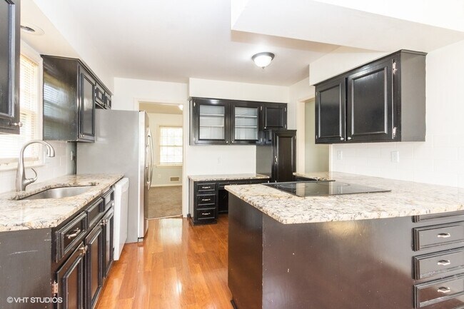 Building Photo - 4449 E 107th St