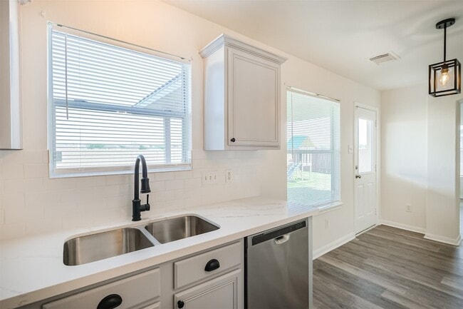 Building Photo - 2030 Vander Wilt Ln