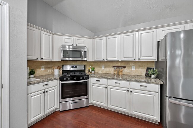 Building Photo - 5714 Overton Park Dr