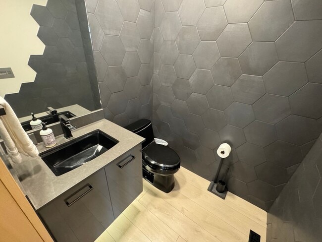 Building Photo - Chic, Fully-Furnished 3 Bed / 2.5 Bath Rental – Bozeman Convenience & Modern Comfort