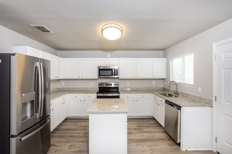 Building Photo - 811 Rodeo Ranch