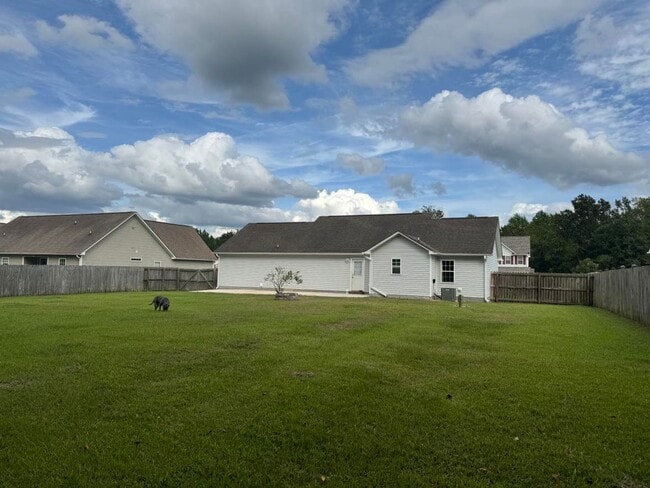 Building Photo - 141 Louie Ln