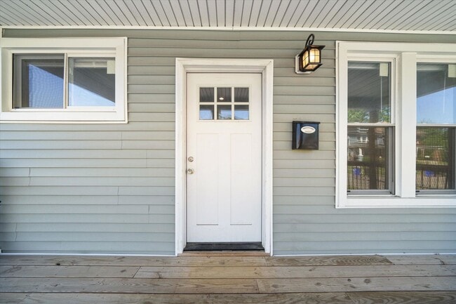 Building Photo - $1,675 - Spacious 3 Bedroom in North End