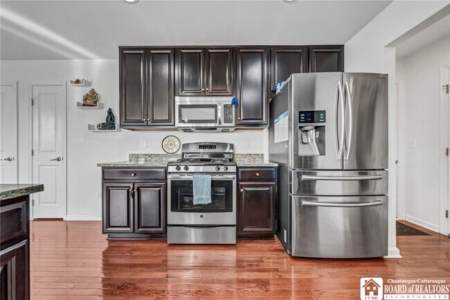 Building Photo - 27 Middlebury Ln