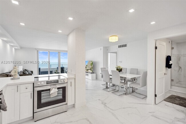 Building Photo - 5555 Collins Ave
