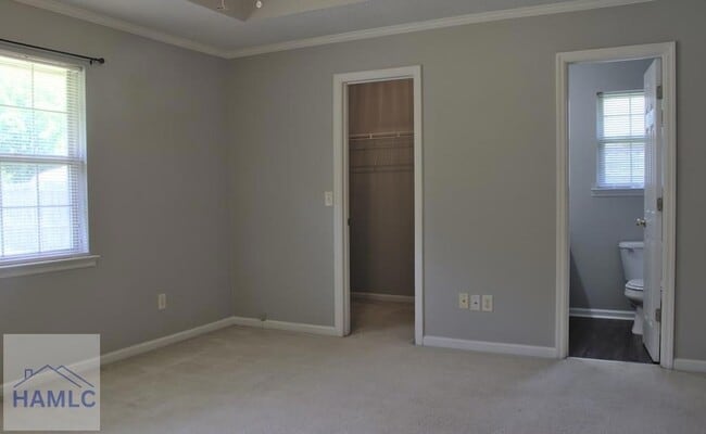 Building Photo - 2356 Rowe St