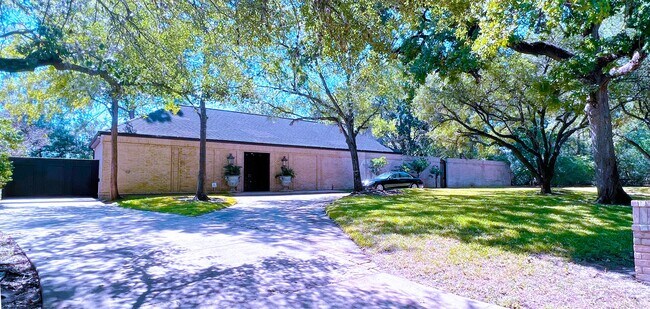 Building Photo - 19 Windermere Ln