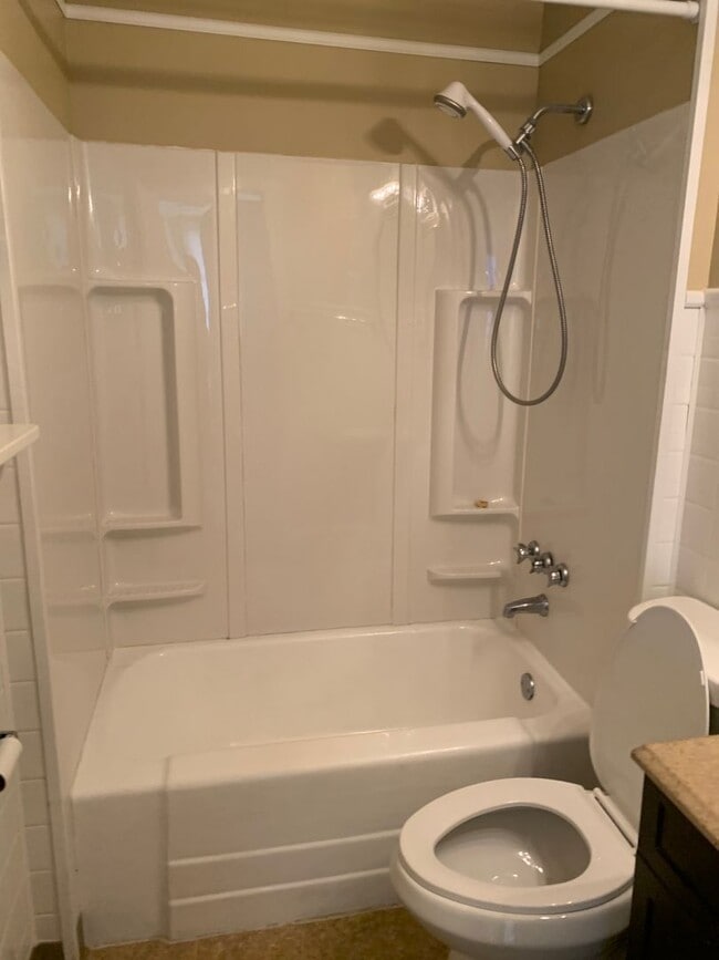 Building Photo - 2 Bedroom/1 bath Brick Duplex  Kingsport, TN