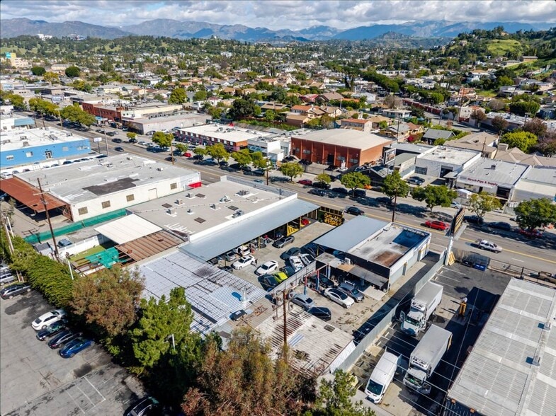 Building Photo - 2346 N San Fernando Rd