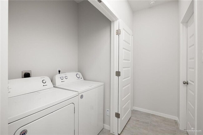 Building Photo - 13 N Alexandrite Ave