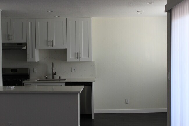 Building Photo - 2350 S Bentley Ave