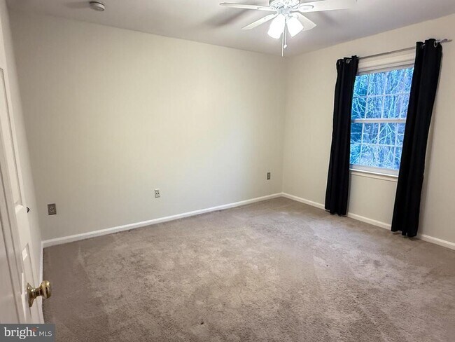 Building Photo - 15292 Surrey House Way