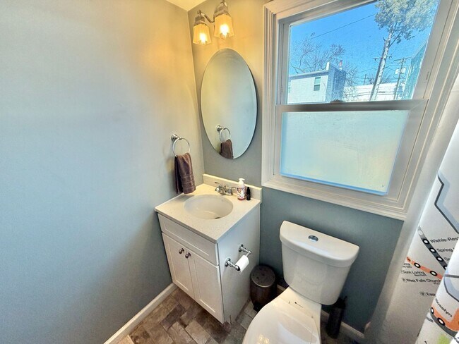 Building Photo - Beautiful Benning 3 Bedroom Renovated Bungalow Home with Yard, Parking, W/D.