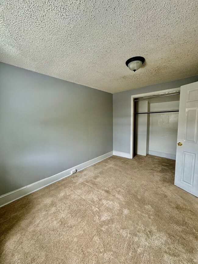 Building Photo - 129 Levering St