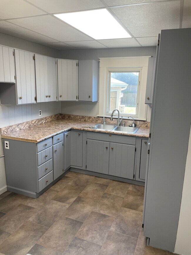 Building Photo - 1551 Crayton Ave