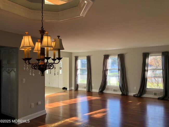 Building Photo - 683 Princess Ct