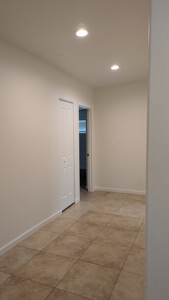 Building Photo - 427 East Waverly Street