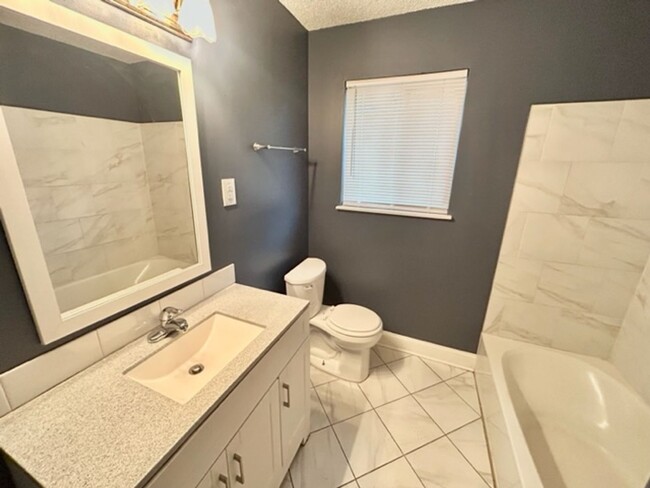 Building Photo - THREE BEDROOM/ONE AND HALF BATH SPACIOUS R...