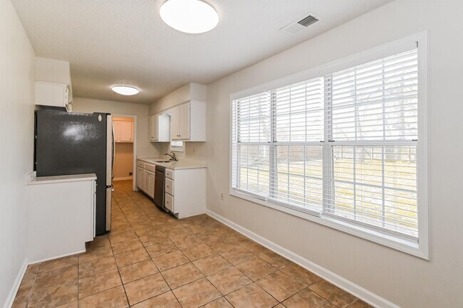 Building Photo - 5819 Garden Ridge Dr