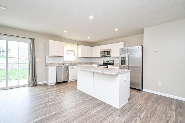 Building Photo - 5697 Julia Kate Dr