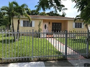 Building Photo - 620 NE 170th St
