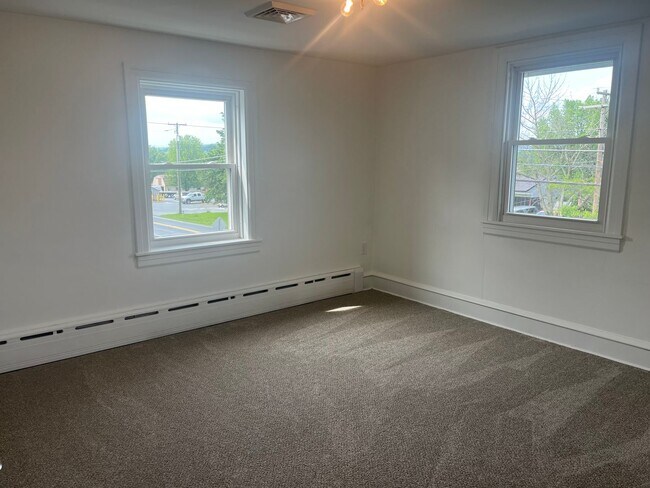 Building Photo - Spacious 5-Bedroom Home in East Cocalico T...