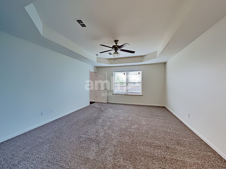 Building Photo - 123 Farmbrook Ct