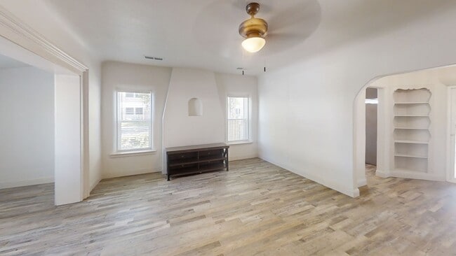 Building Photo - Carruth Ave &amp; Home Ave