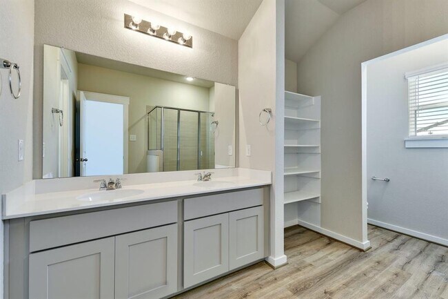 Building Photo - 603B Pearly Eye Dr