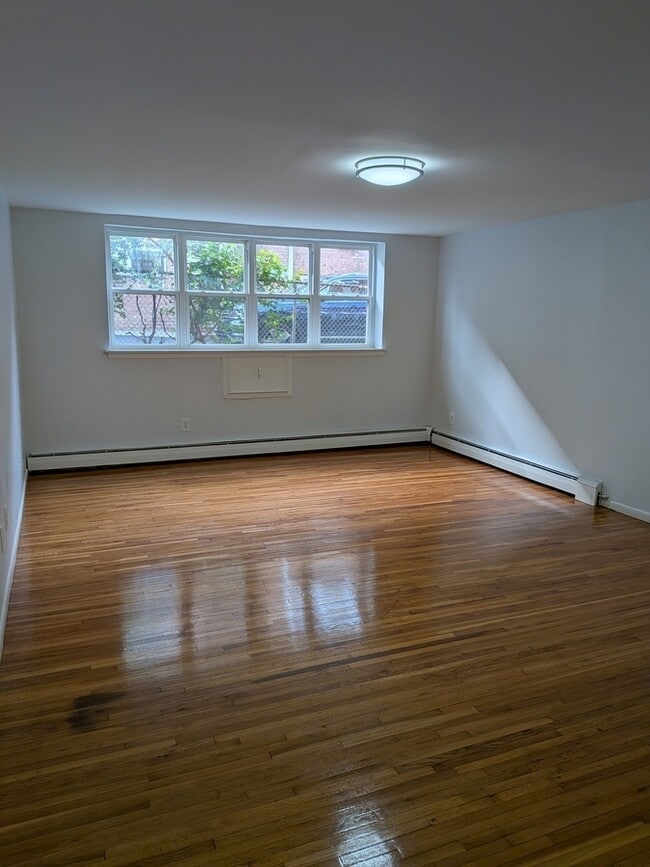Building Photo - 385 Park Ave