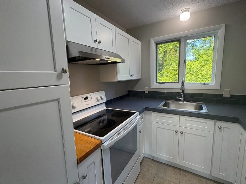 Primary Photo - 6 Graves St