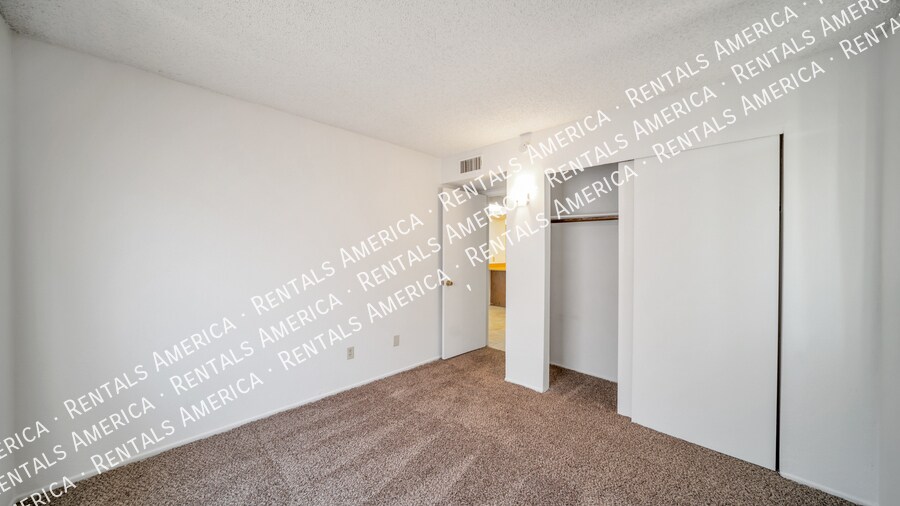 Building Photo - 1366 N Riverview Blvd