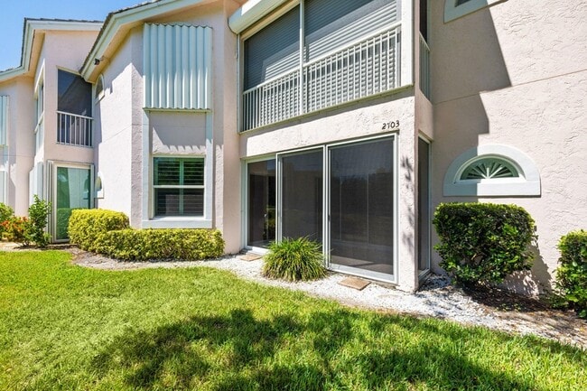 Building Photo - 2703 Fairway Dr N