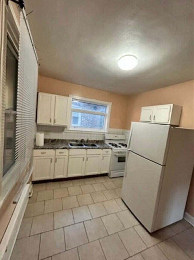 Building Photo - 5048 W Henderson St