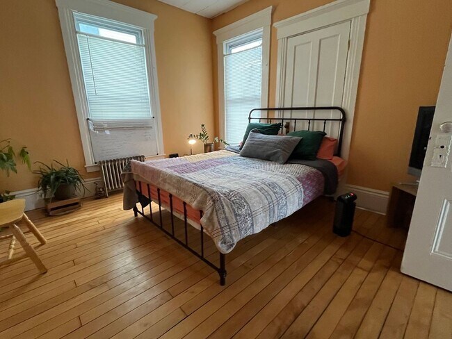 Building Photo - 468 Merrimack St