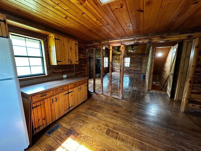 Building Photo - Log Cabin in Pilot Grove, MO