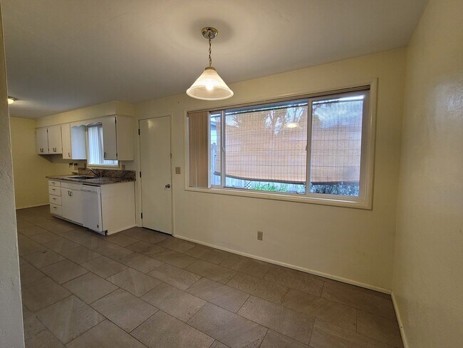 Building Photo - 01012