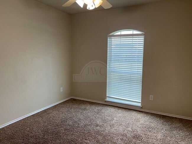 Building Photo - 309 Viola Dr