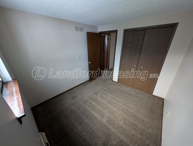 Building Photo - North Ridgeville Split Level with New Kitchen and Updates!