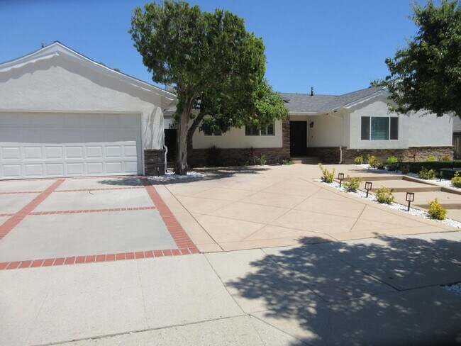 Building Photo - Beautifully updated Porter Ranch 3bed / 2 bath Home on Canby