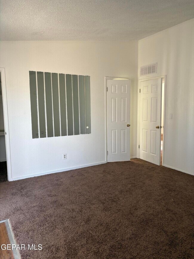 Building Photo - 10905 Highwood Way