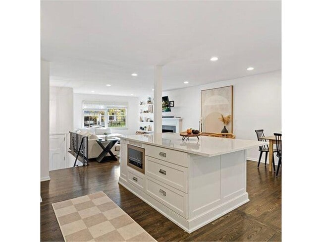 Building Photo - 4520 Vandervork Ave