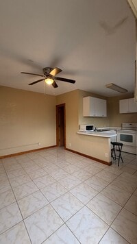 Building Photo - 1570 E Breezy Ln