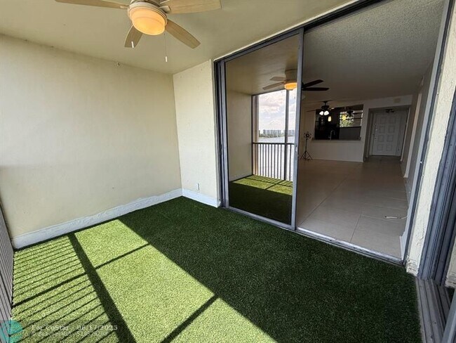 Building Photo - 110 Lake Emerald Dr
