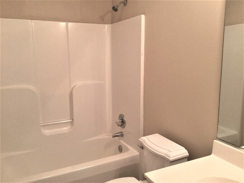 Building Photo - 5530 Brookdale Ridge Dr